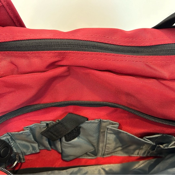 STM small phantom shoulder laptop bag red in color - Picture 4 of 10